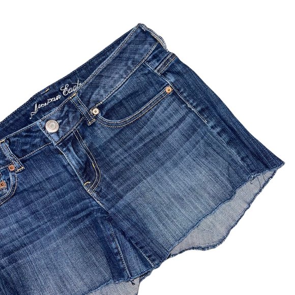 American Eagle AEO Distressed Raw Hem Dark Wash Stretch Shorts Womens 6 - Picture 3 of 7